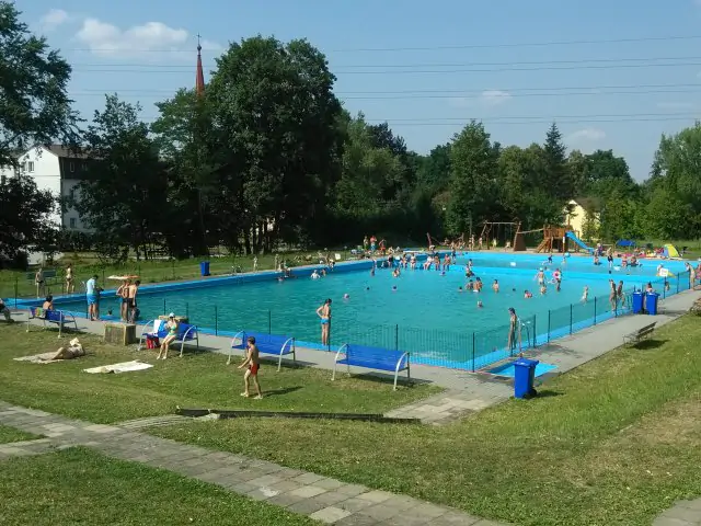 Obec Doubrava nabízí k pronájmu letní koupaliště